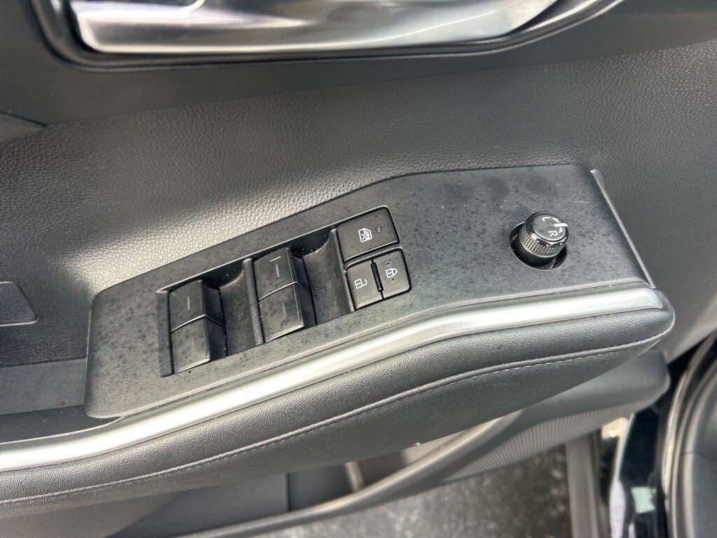 2024 Toyota Highlander LE photo 4