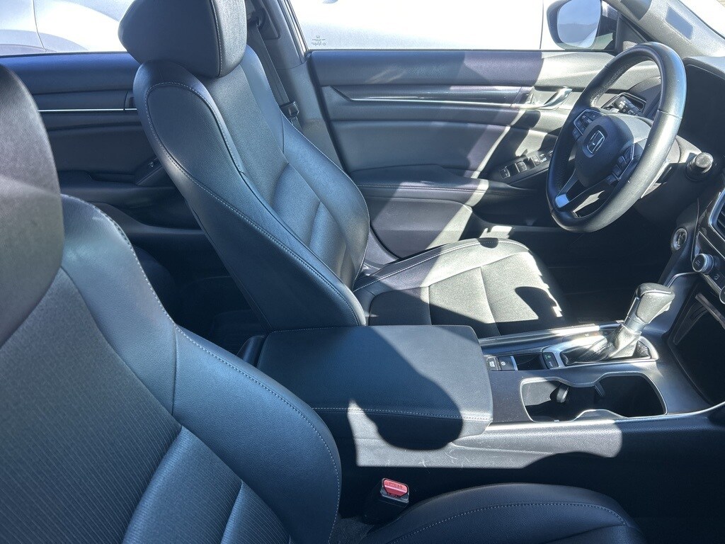 2019 Honda Accord Sport photo 2