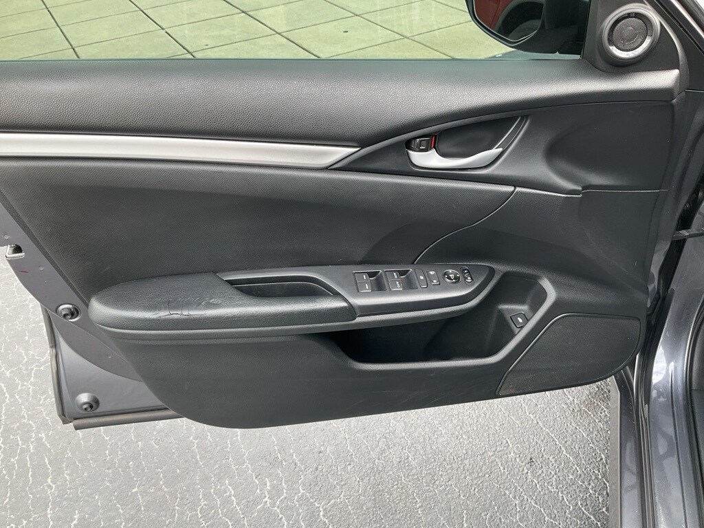 2019 Honda Civic Sport photo 3