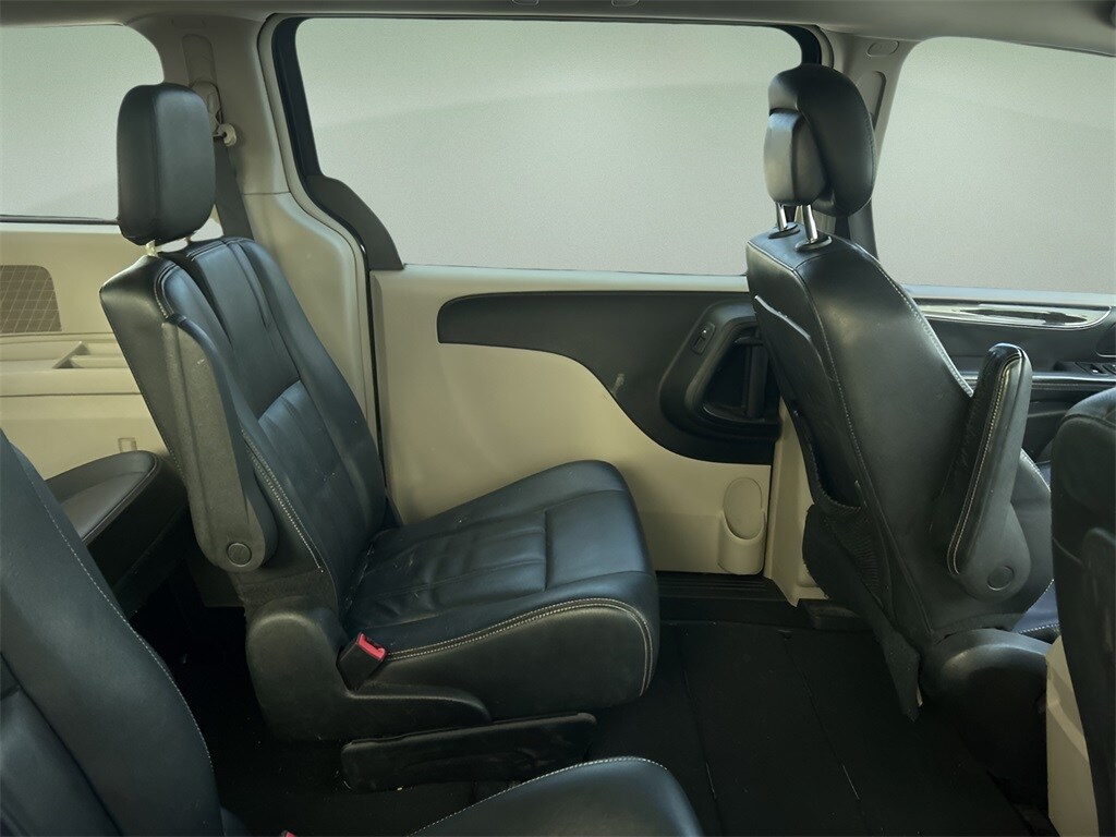 2016 Chrysler Town & Country Touring photo 4