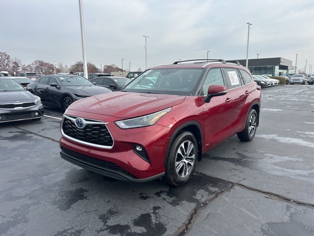Used 2022 Toyota Highlander Hybrid XLE SUV