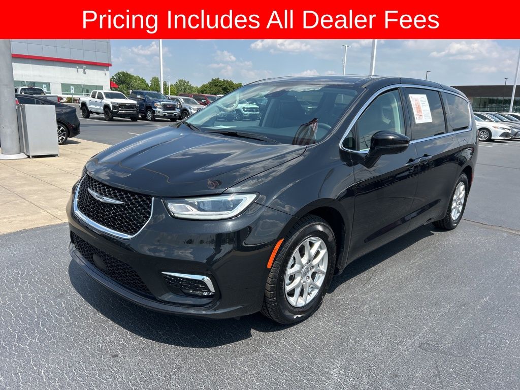 2024 Chrysler Pacifica Touring L's photo