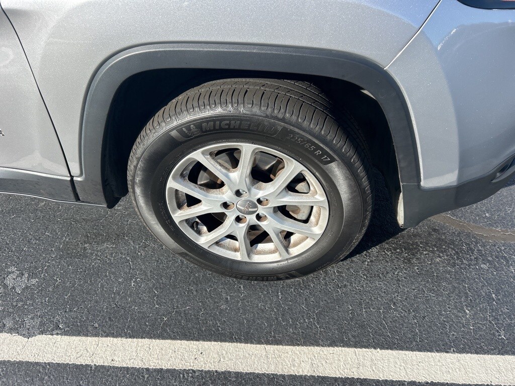 2018 Jeep Cherokee Latitude photo 2