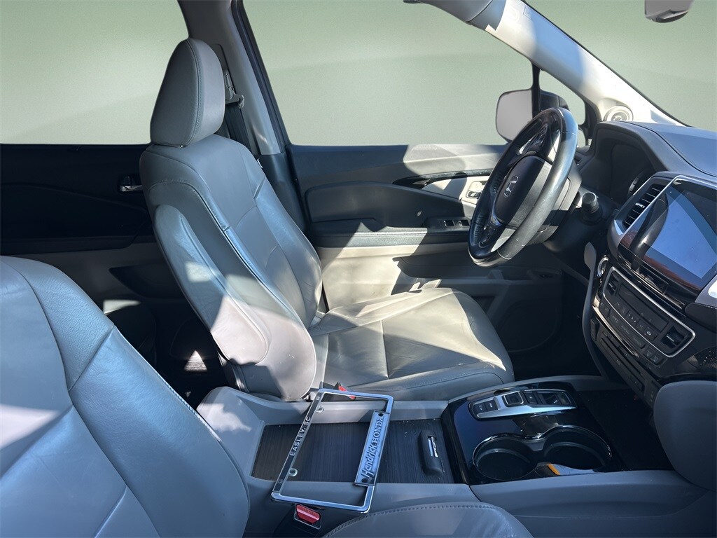 Used 2017 Honda Pilot Touring FWD SUV