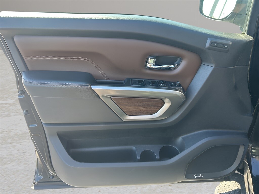 2019 Nissan Titan Platinum Reserve photo 2