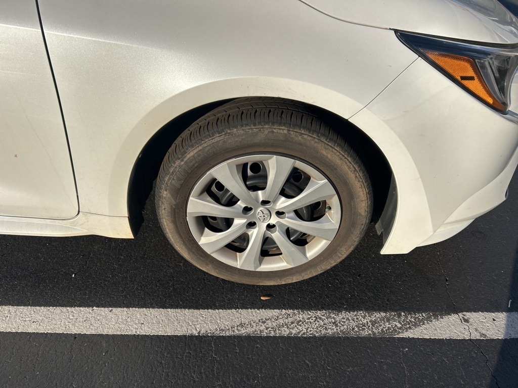 Used 2022 Toyota Corolla LE with VIN 5YFEPMAE5NP381604 for sale in Kansas City