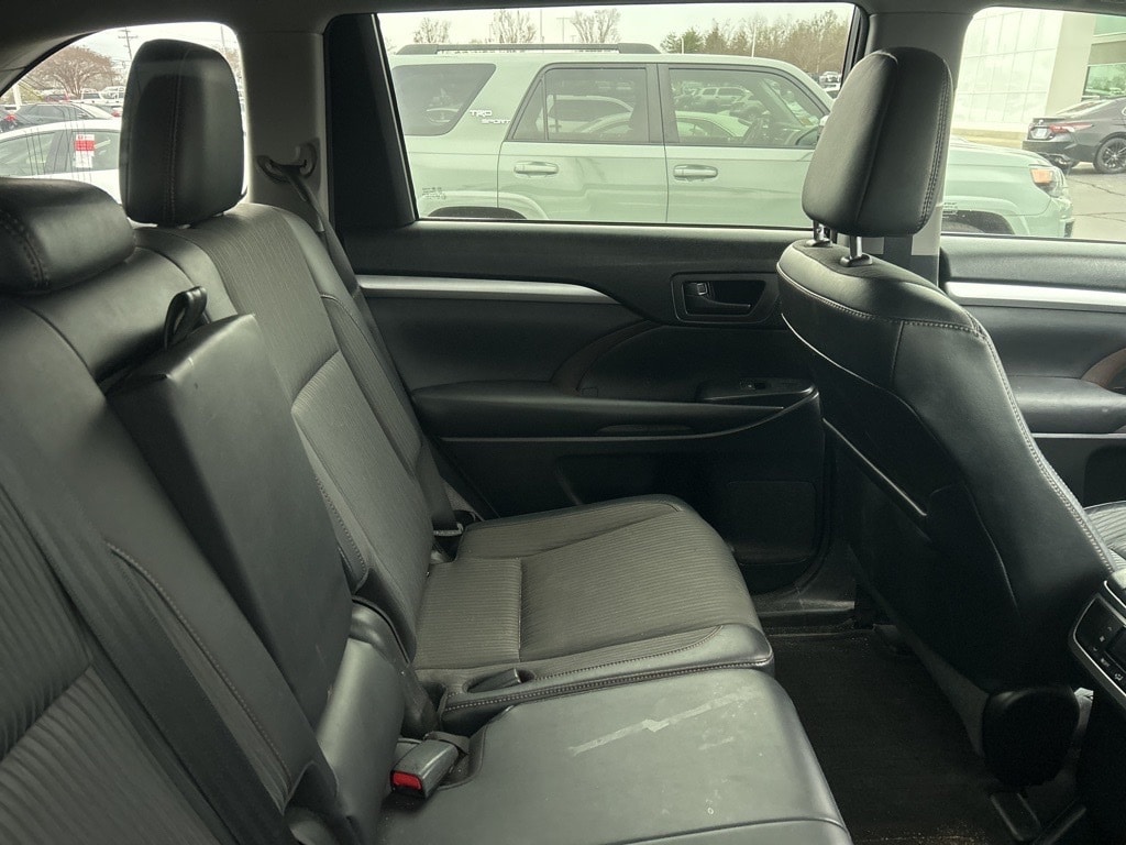 Used 2017 Toyota Highlander LE V6 SUV