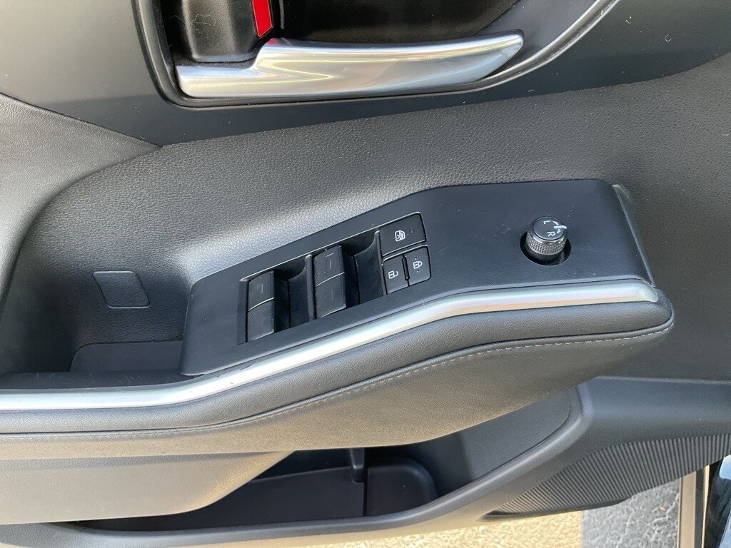 2023 Toyota Highlander L photo 4