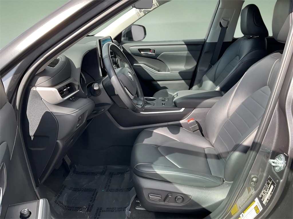 Used 2024 Toyota Highlander LE SUV