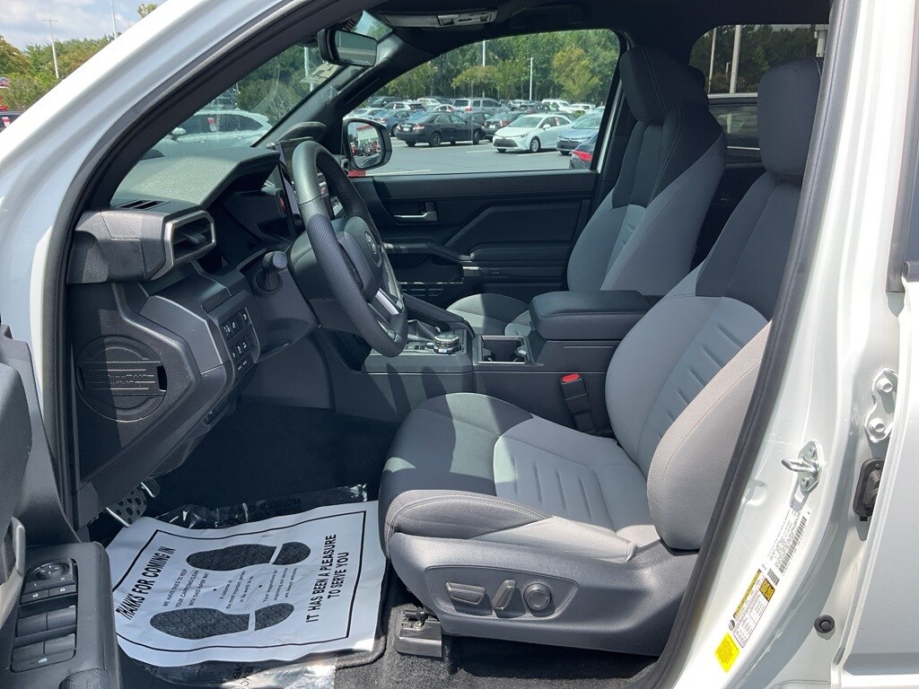 2024 Toyota Tacoma photo 2