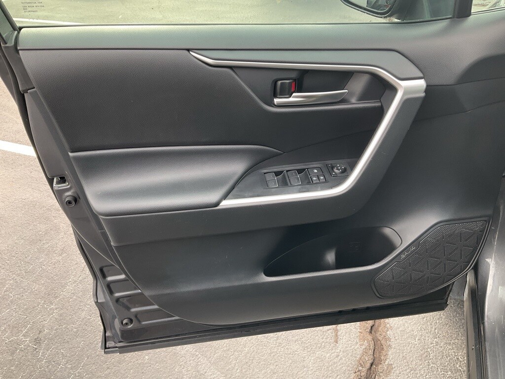 2024 Toyota RAV4 XLE photo 2