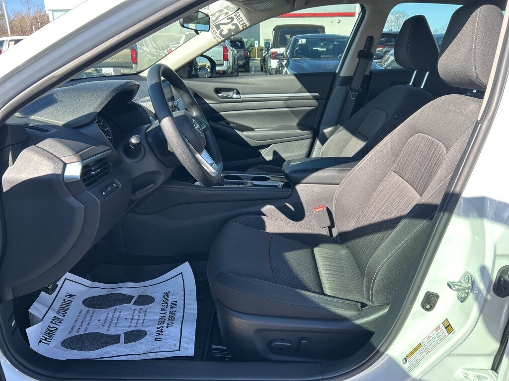2023 Nissan Altima 2.5 SV photo 2
