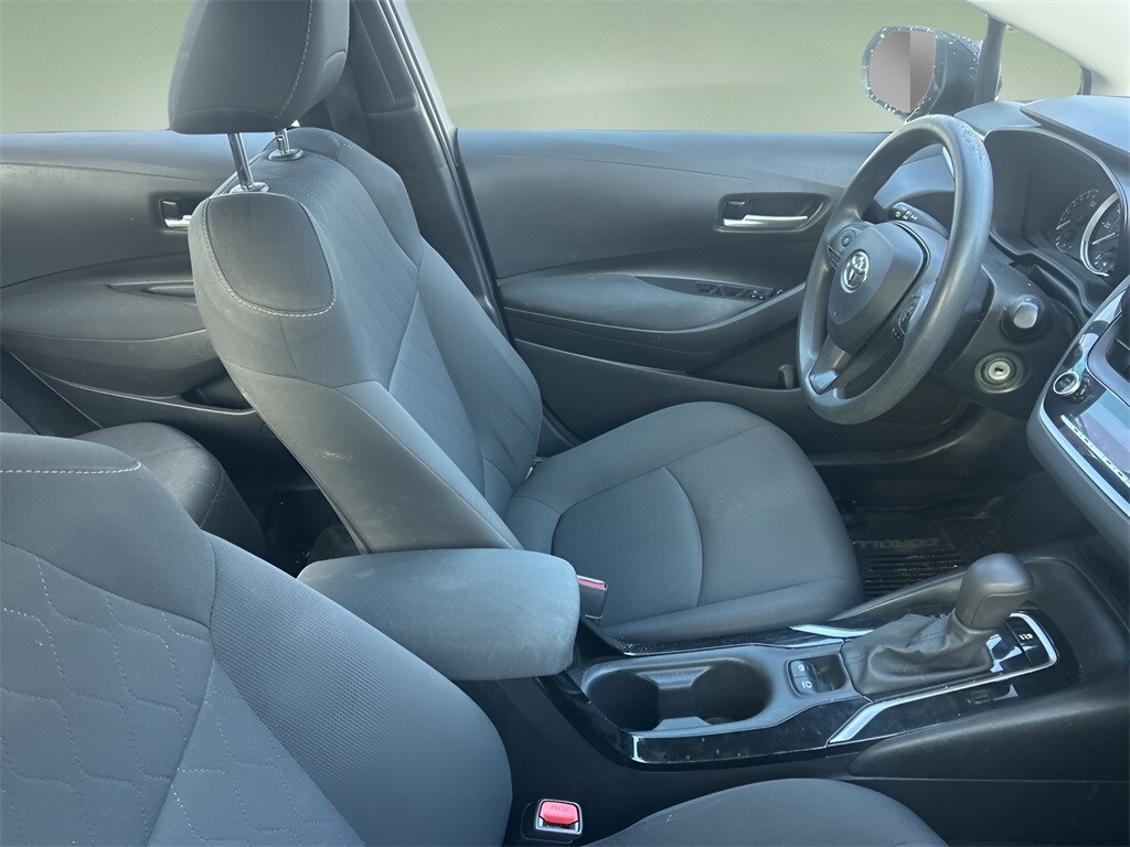 2025 Toyota Camry SE photo 3