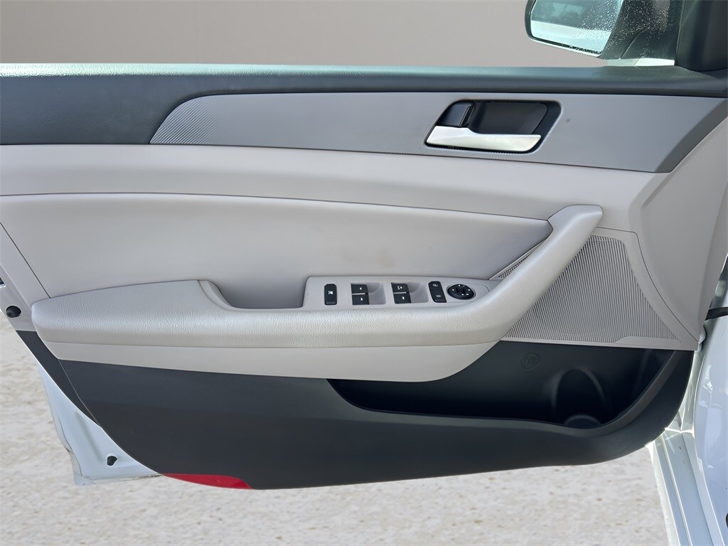 2018 Hyundai Sonata SEL photo 3