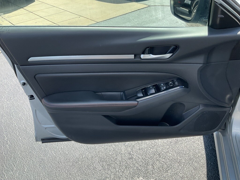 2024 Nissan Altima 2.5 SR photo 3