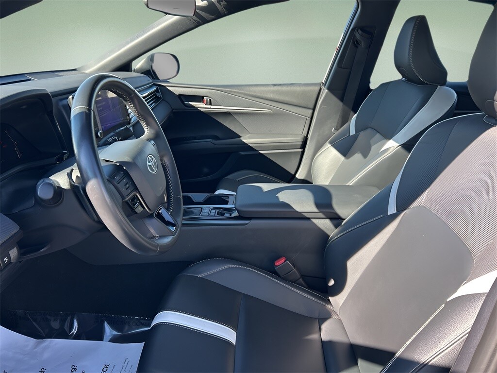 2025 Toyota Camry SE photo 2