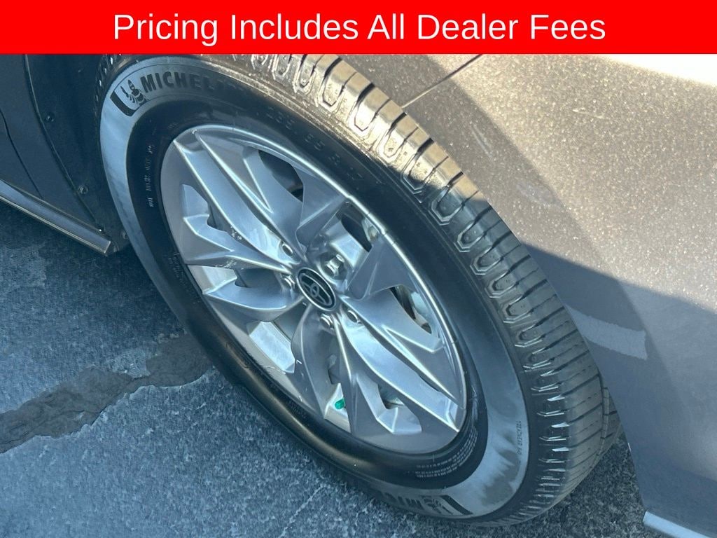 Used 2023 Toyota Sienna XLE Minivan/Van
