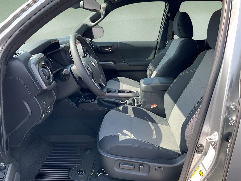 2023 Toyota Tacoma TRD Sport V6 photo 2