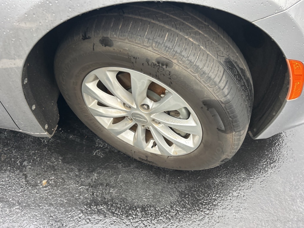 Used 2017 Chrysler Pacifica Touring-L Minivan/Van