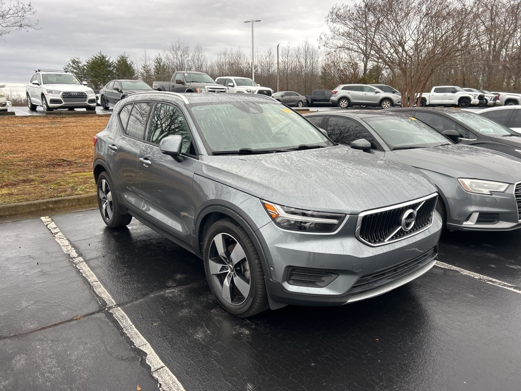 2019 Volvo XC40 Momentum's photo