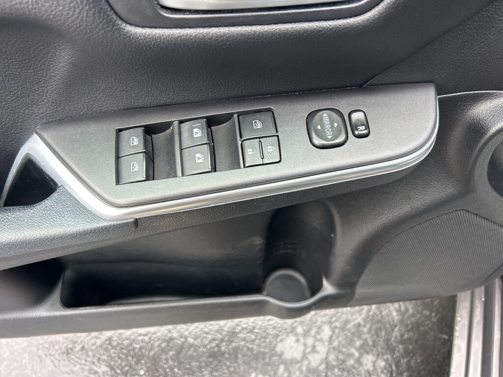 2016 Toyota Camry LE photo 4