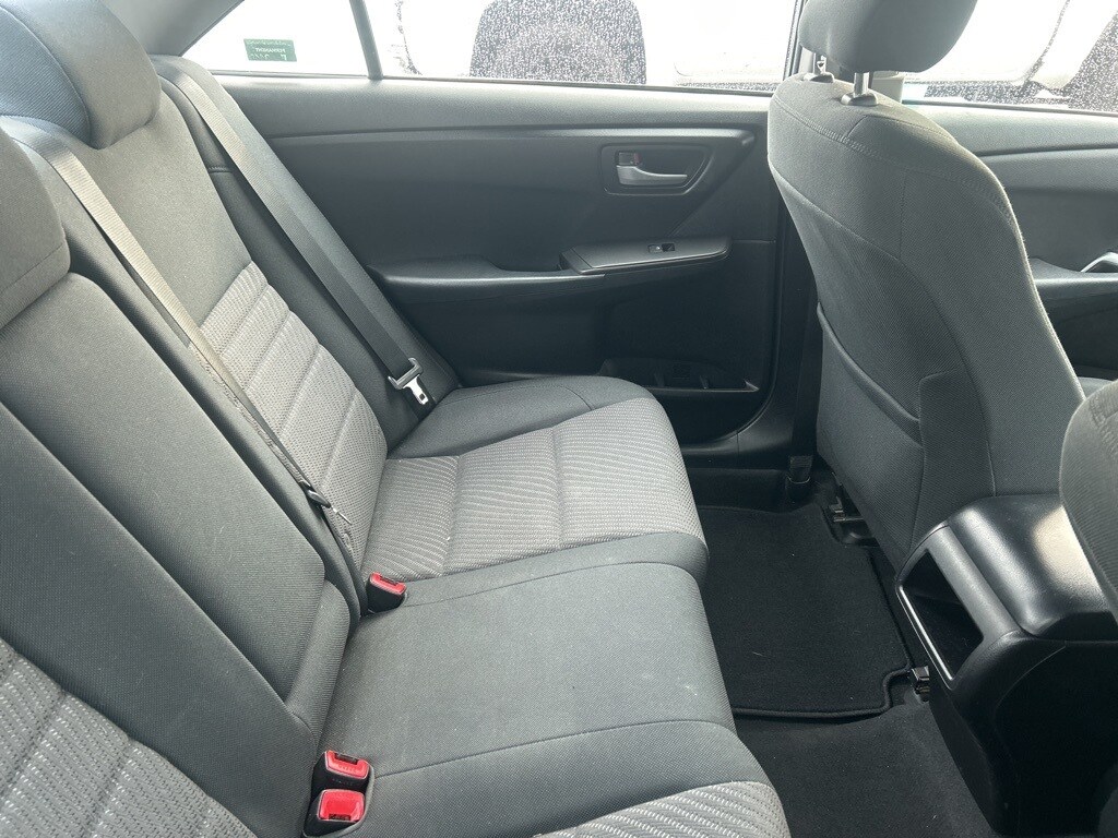 2016 Toyota Camry LE photo 3