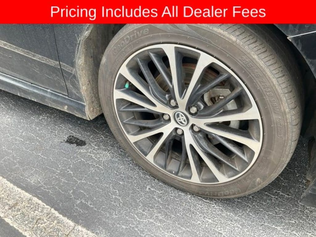 Used 2020 Toyota Camry SE Sedan