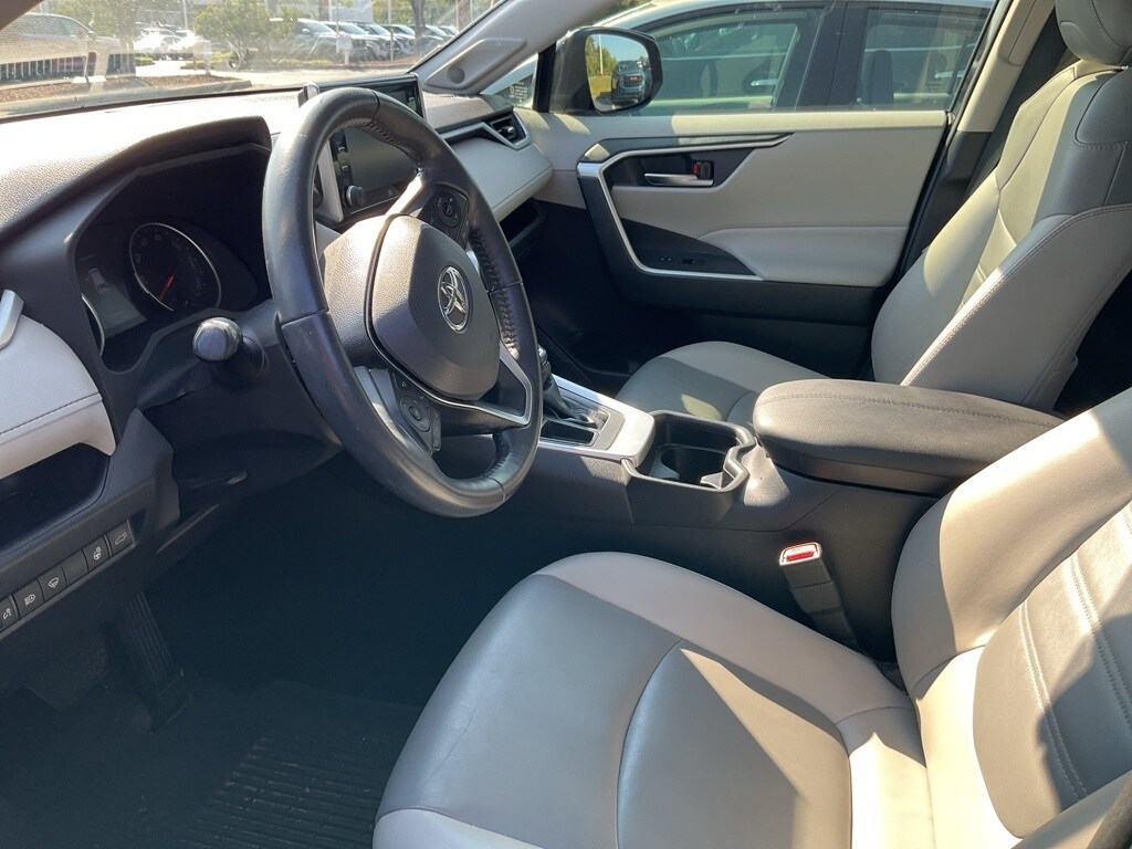 2021 Toyota RAV4 XLE Premium photo 4