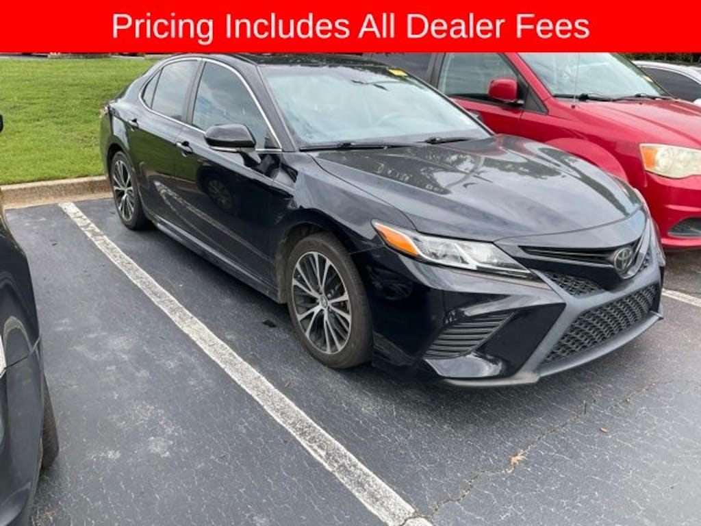 Used 2020 Toyota Camry SE Sedan