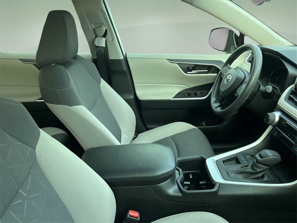 2024 Toyota RAV4 XLE photo 4
