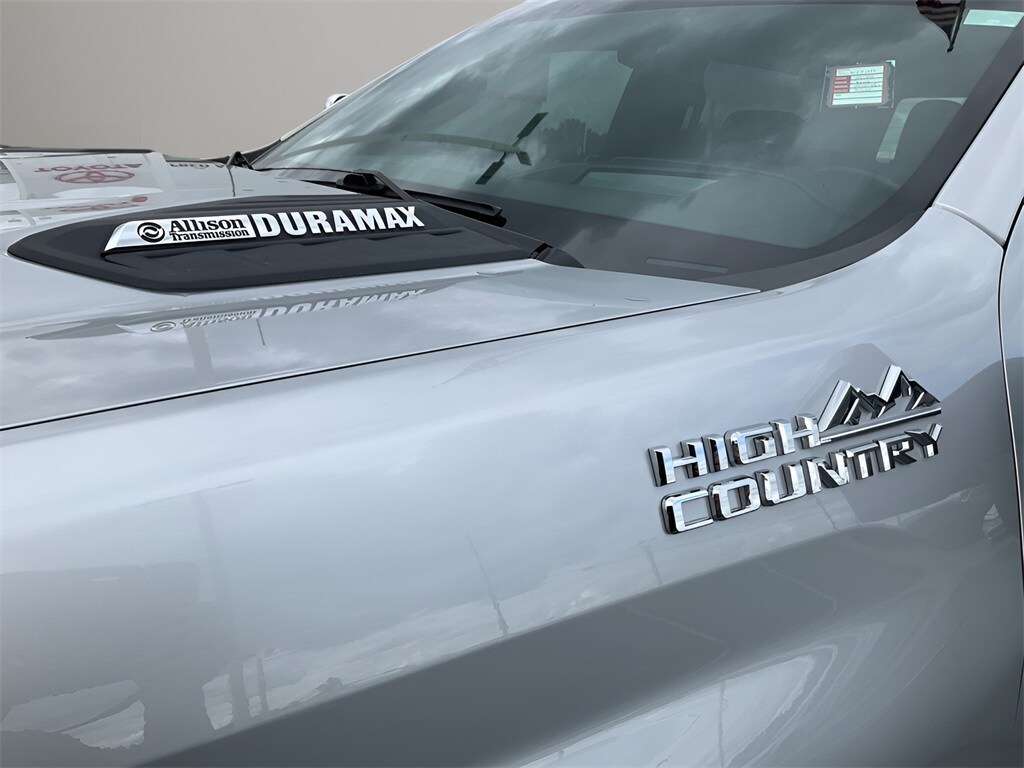 2022 Chevrolet Silverado 2500HD High Country photo 2