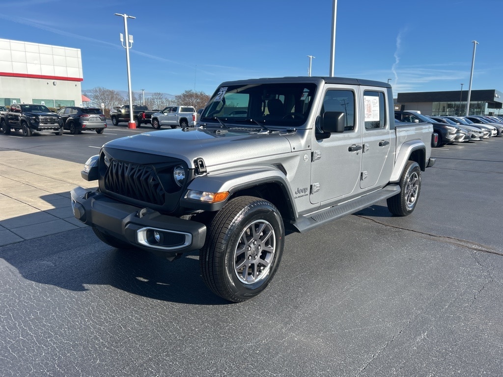 2021 Jeep Gladiator Overland's photo