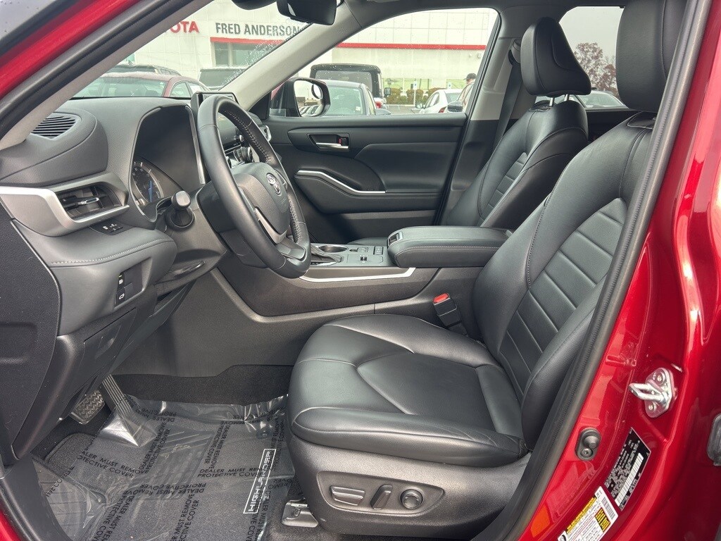 Used 2022 Toyota Highlander Hybrid XLE SUV