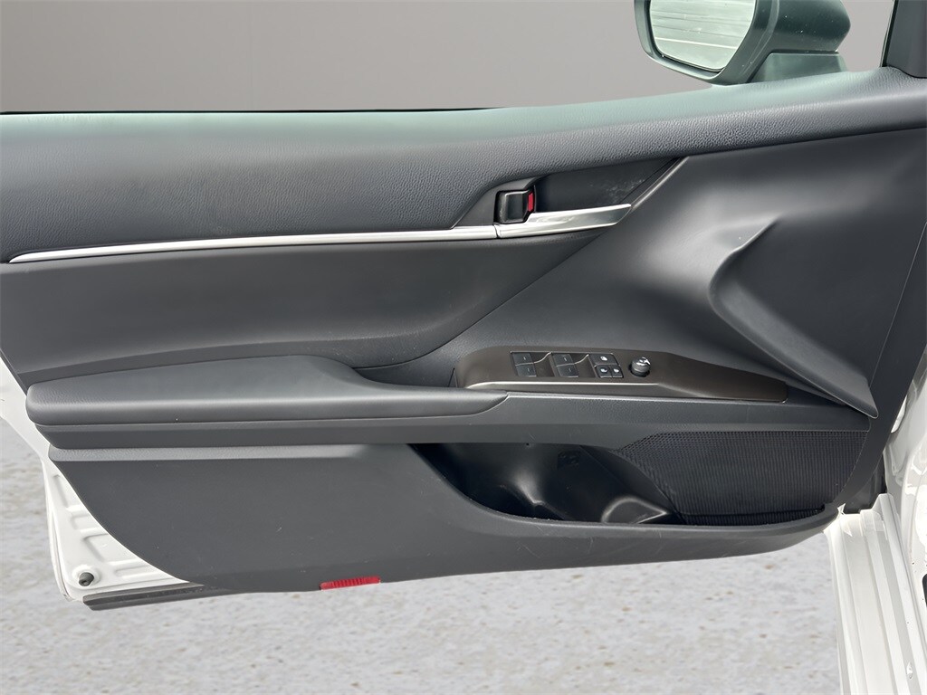 2023 Toyota Camry SE photo 3