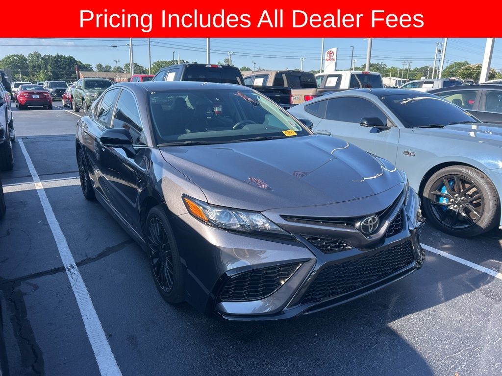 2024 Toyota Camry SE's photo