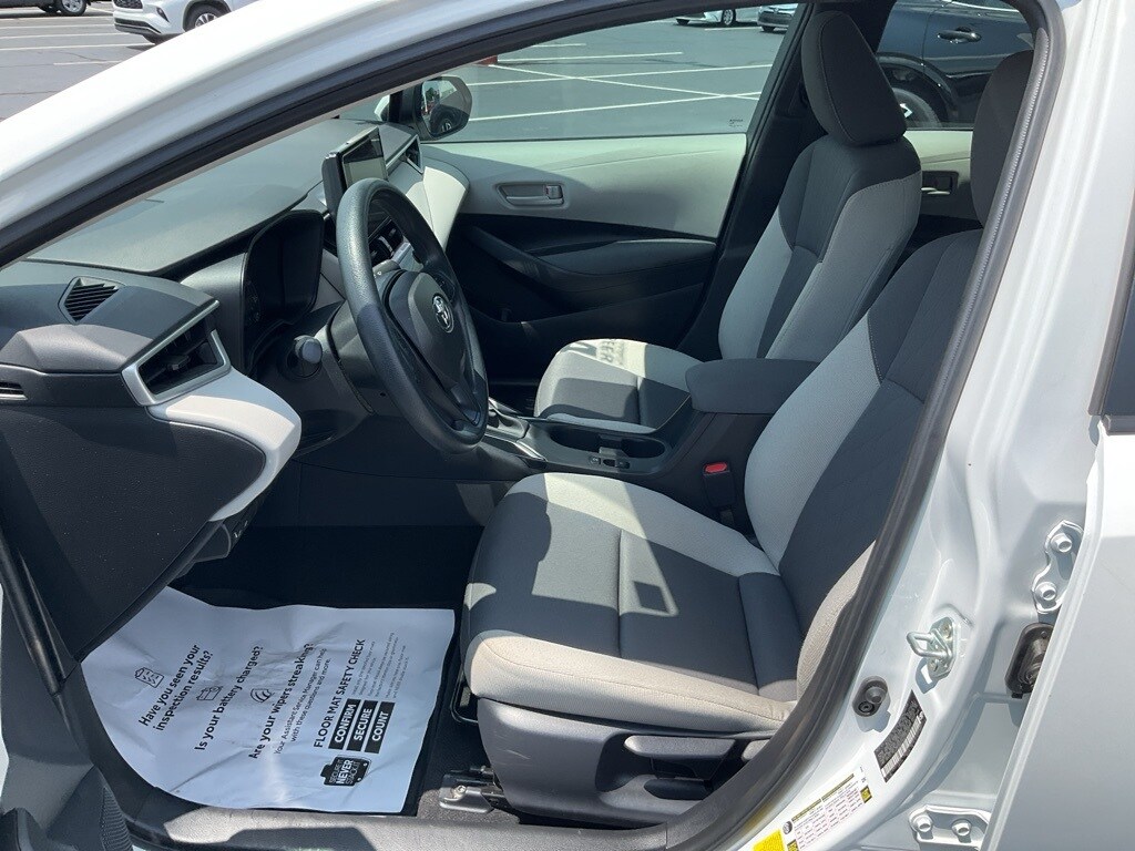 2024 Toyota Corolla LE photo 2