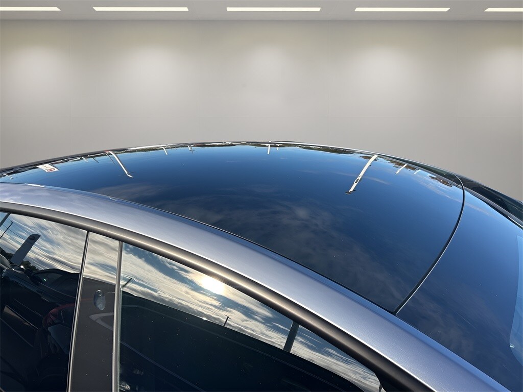 2025 Tesla Model Y Performance photo 3