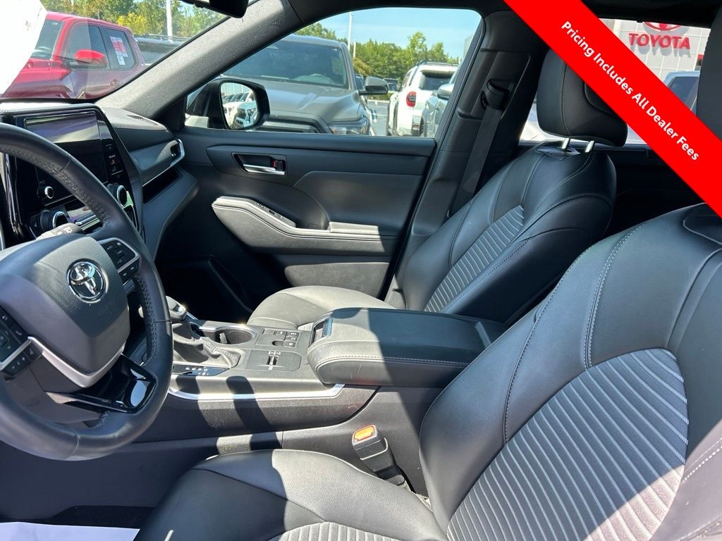 Used 2024 Toyota Highlander LE SUV