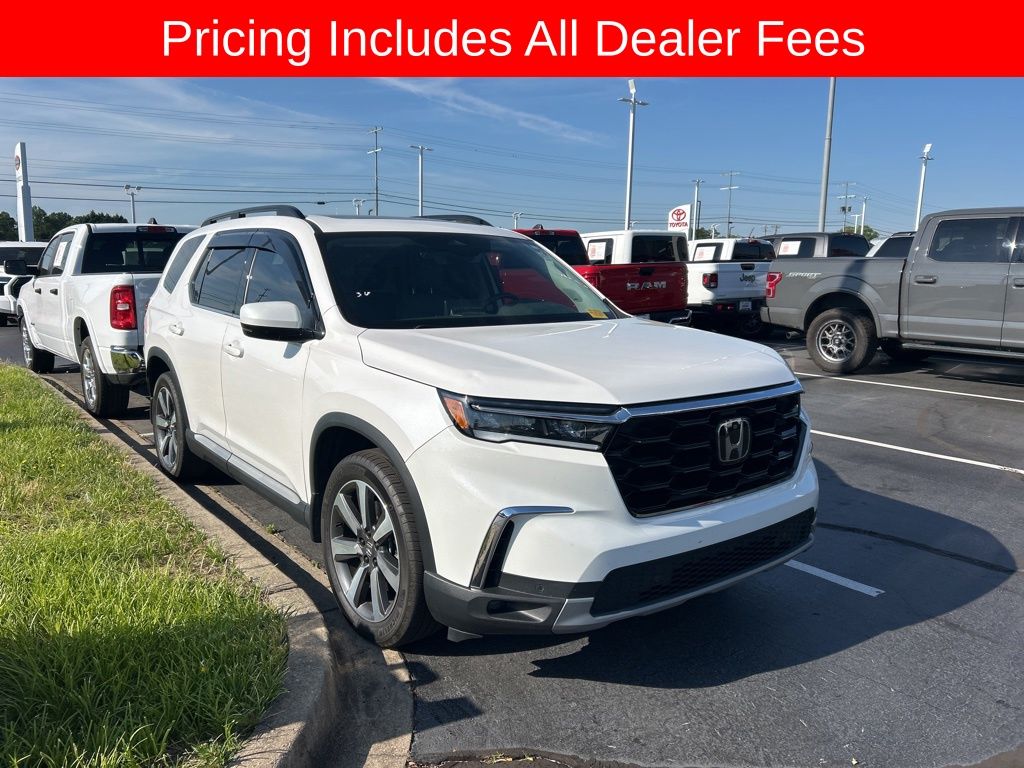 2023 Honda Pilot Touring 2WD's photo