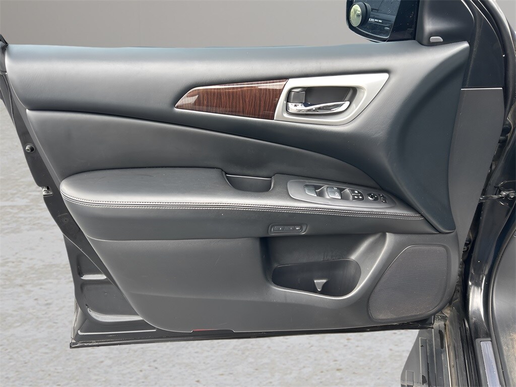 2015 Nissan Pathfinder SL photo 3