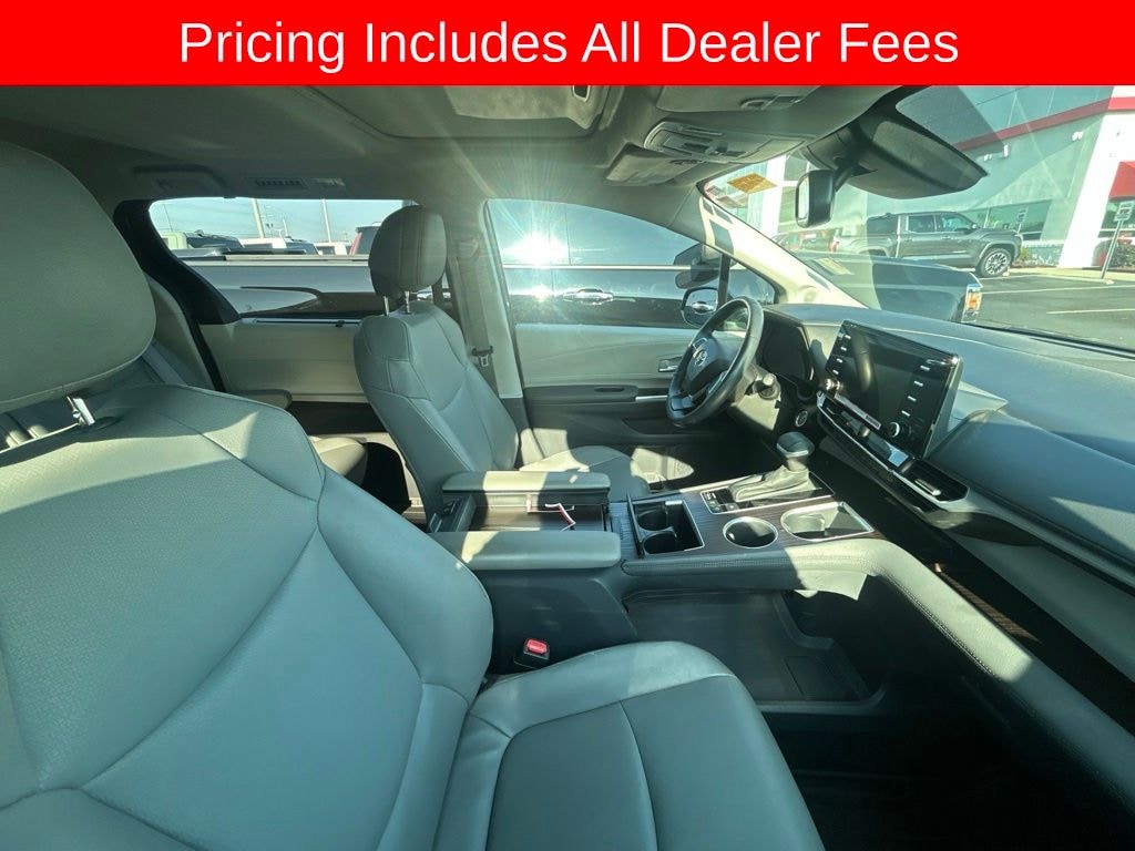 Used 2023 Toyota Sienna XLE Minivan/Van