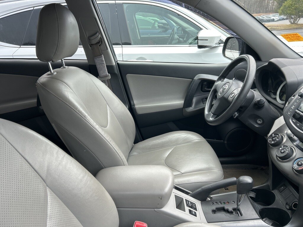 2009 Toyota RAV4 Base photo 2