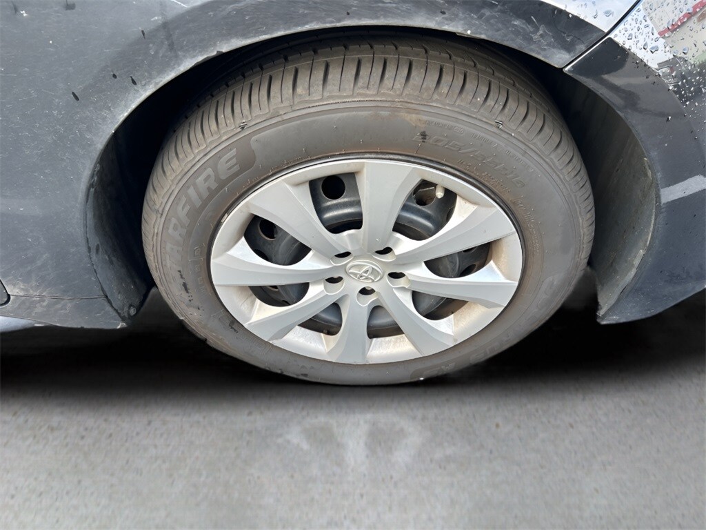 2025 Toyota Camry SE photo 2