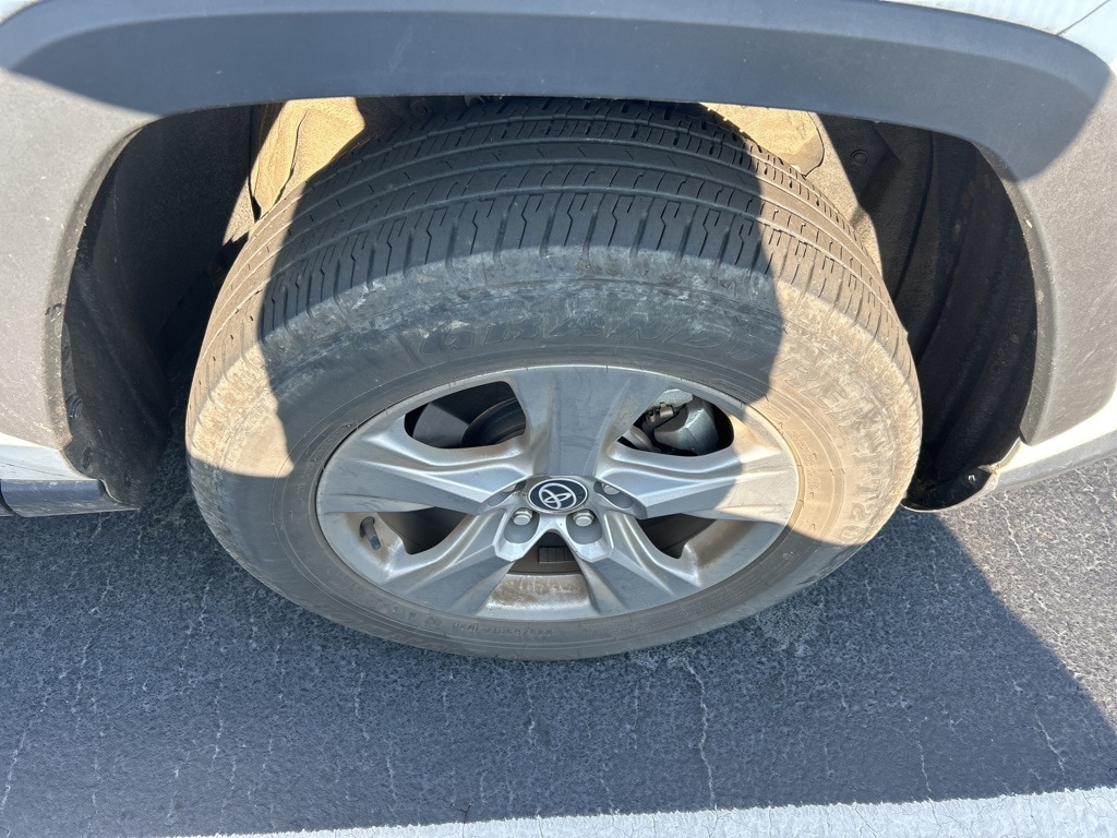 Used 2022 Toyota RAV4 XLE with VIN 2T3P1RFV5NC302519 for sale in Northfield, Minnesota