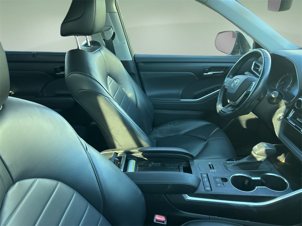 Used 2022 Toyota Highlander XLE SUV