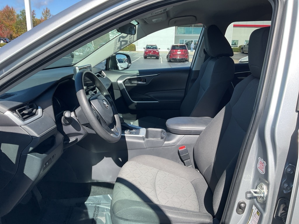 Used 2024 Toyota RAV4 XLE with VIN 2T3RWRFV0RW198861 for sale in Kansas City