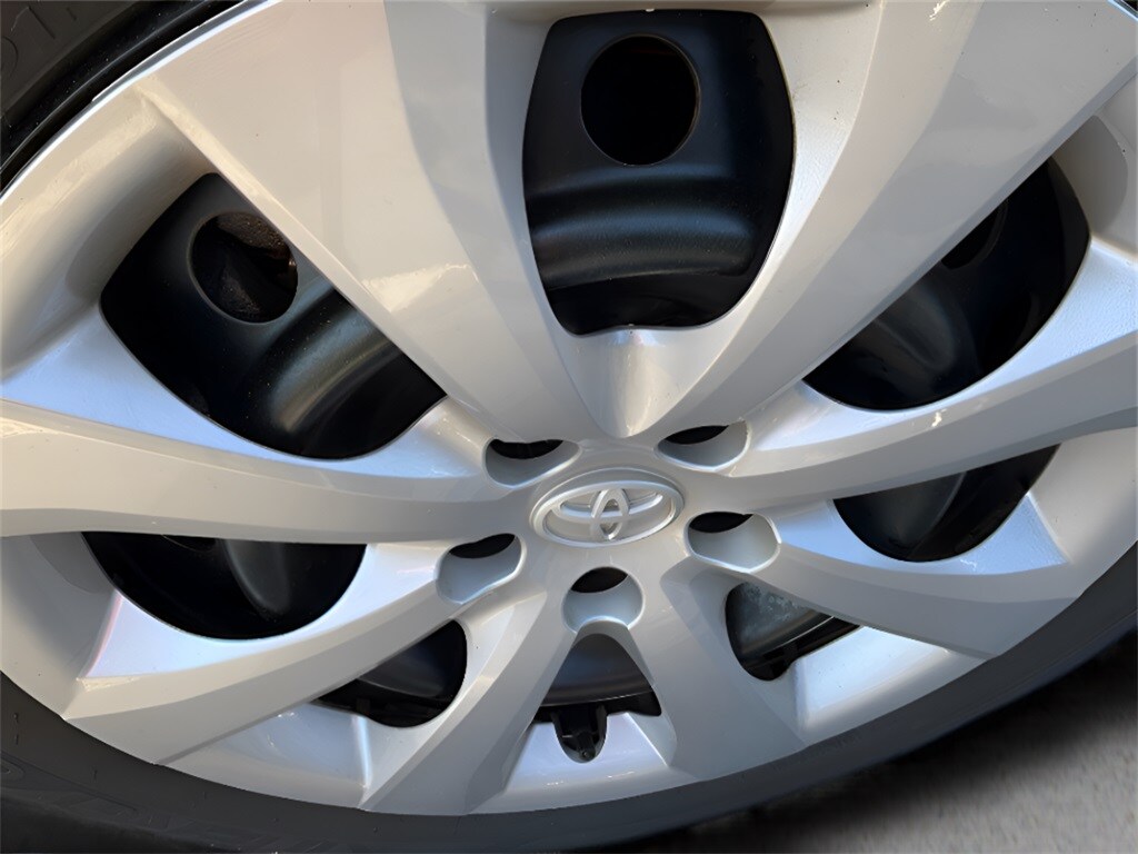 2025 Toyota Corolla LE photo 2