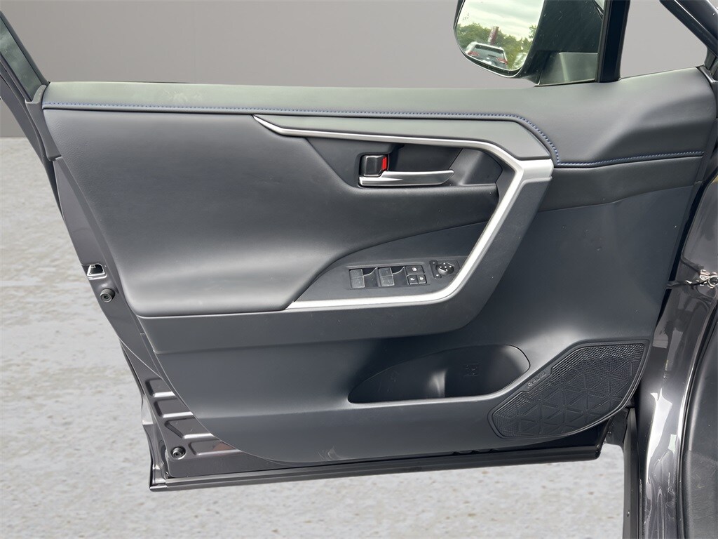 2023 Toyota RAV4 Hybrid XSE photo 3