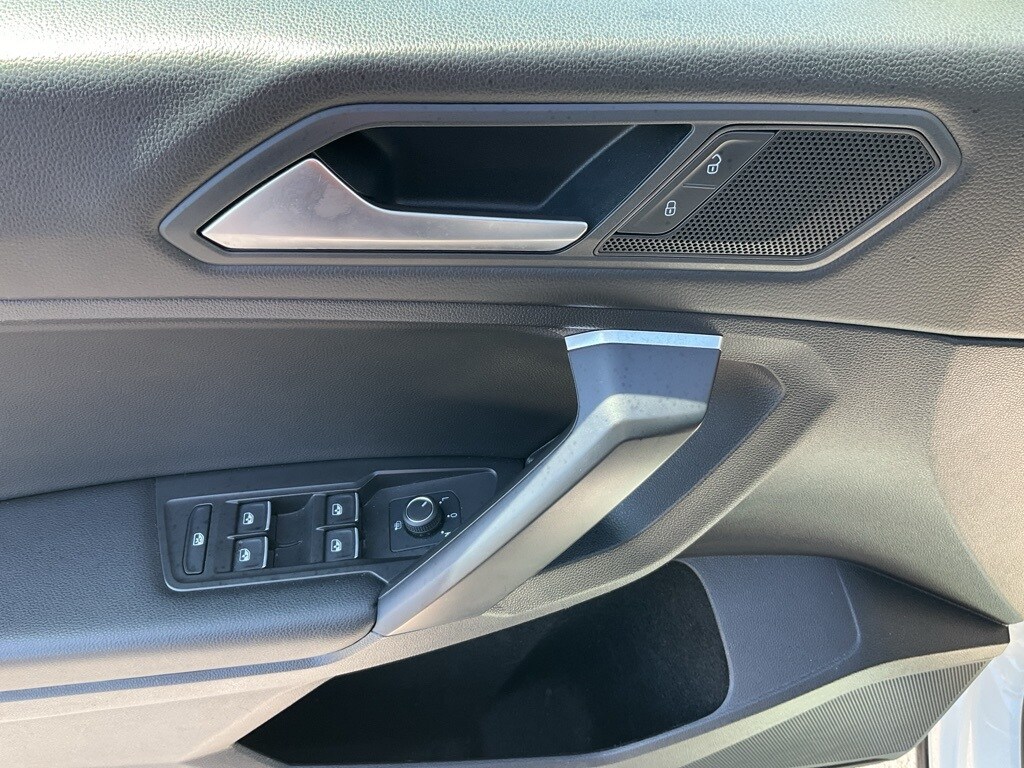 2021 Volkswagen Tiguan SE photo 3