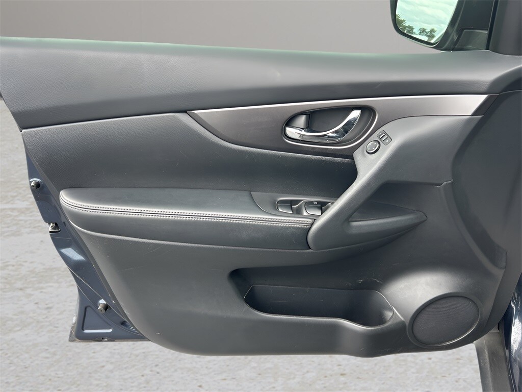 2016 Nissan Rogue S photo 3